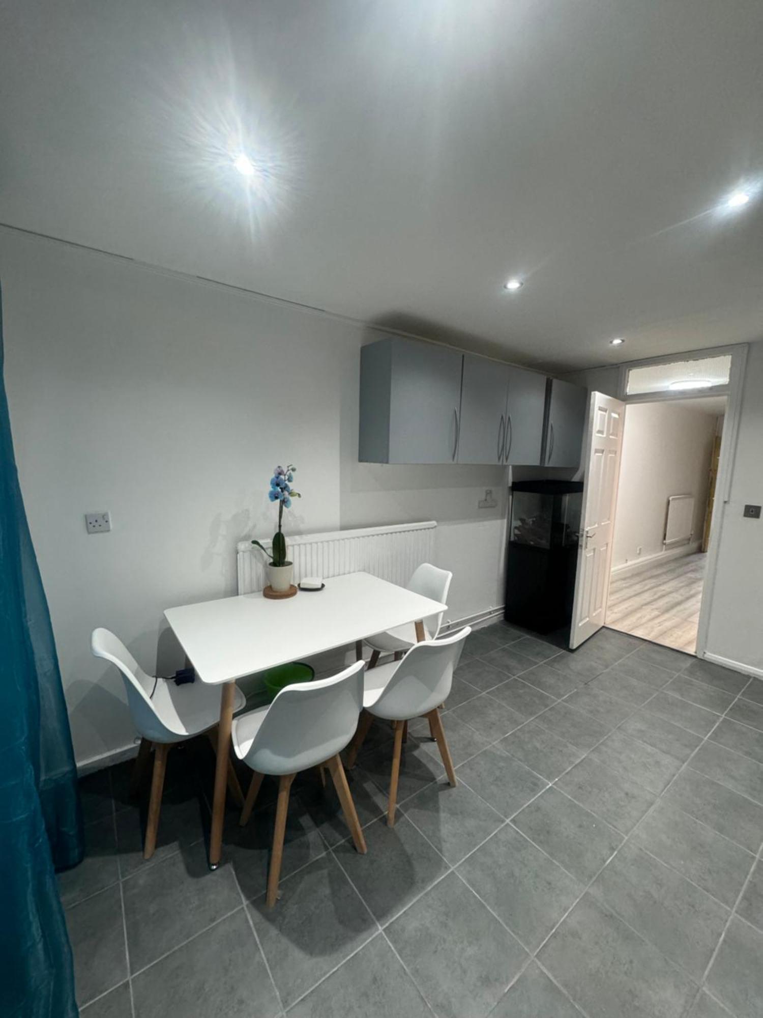 Tottenham Velvet Suites London Exteriör bild